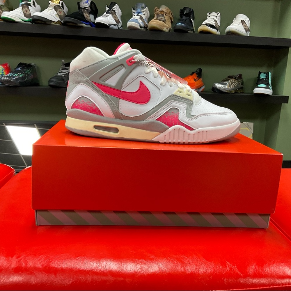 Nike Air Tech Challenge II White and Pink SZ 9 USED